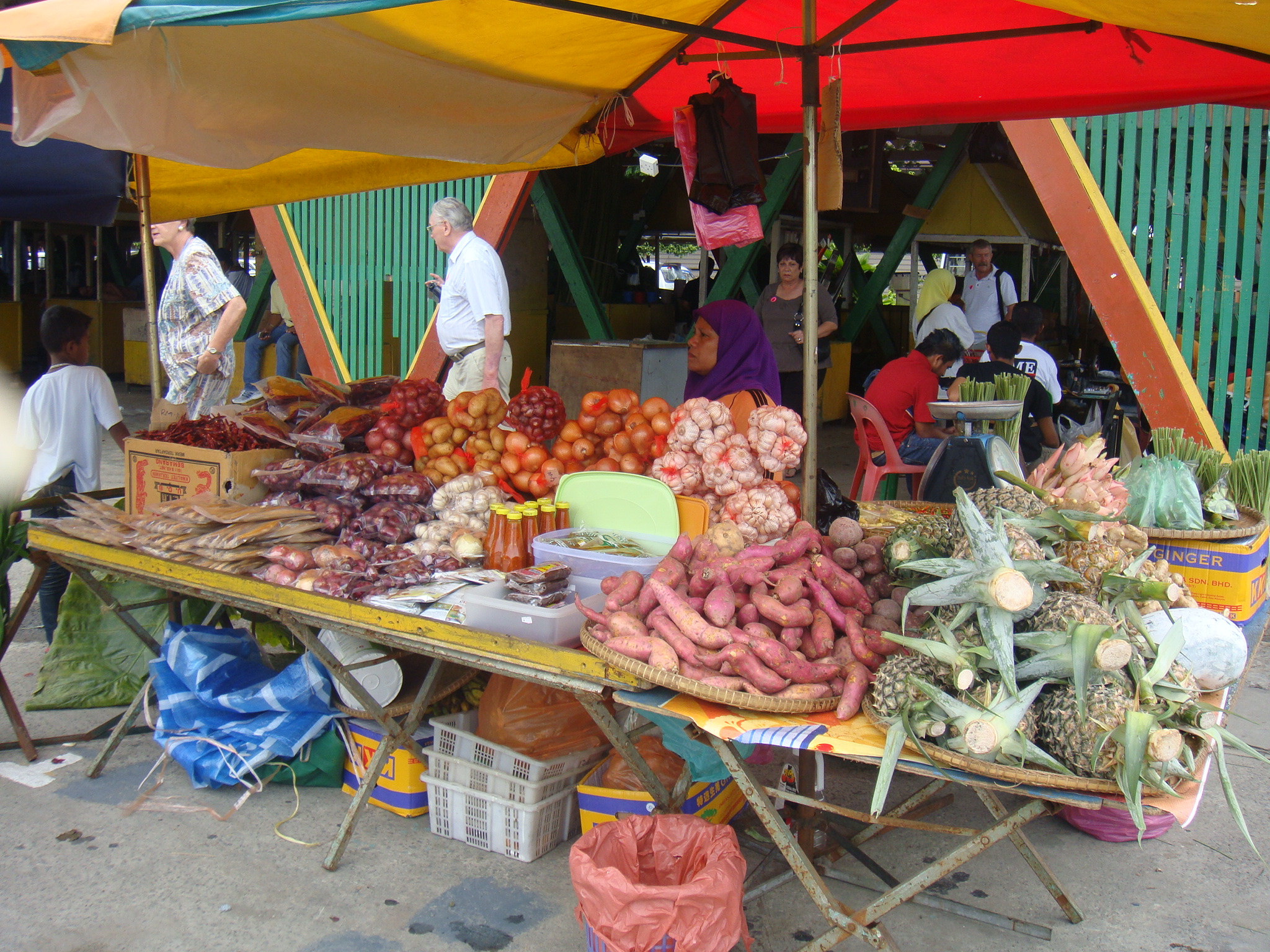 Split-Second Story – Local Fruit & Veggies Market
